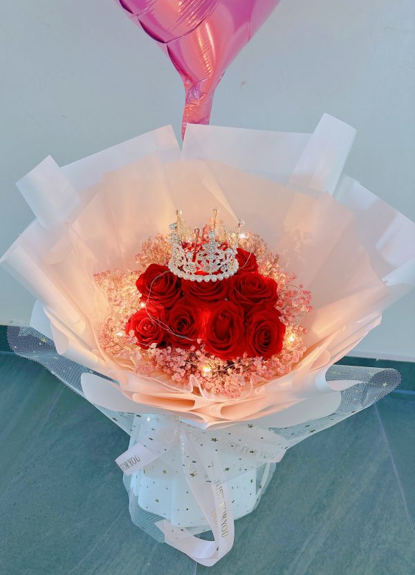 8 stalk preserved flowers with love shape heium balloon